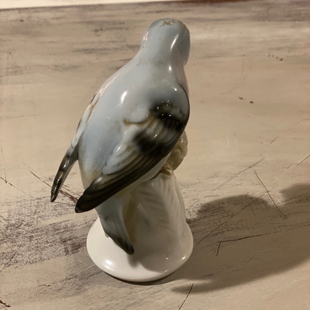Gerald Porzellan Barvaria Figurine Crossbill Berry​​​​​​​​​ - Picture 5 of 8